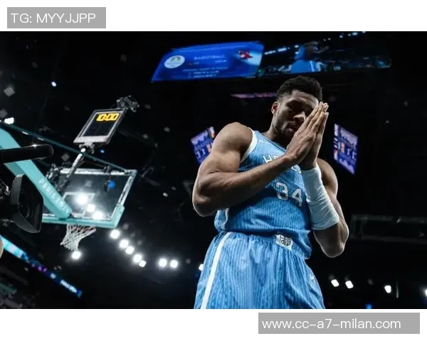 字母哥半场表现抢眼8投5中斩获15分3篮板2助攻独得11分助球队争胜